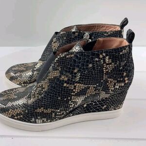 Linea Paolo Womens Size 5.5 M Heeled Black Gold Snakeskin Sneaker Hidden Wedge